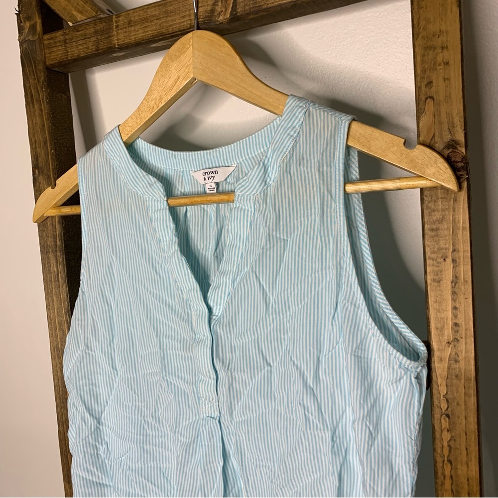 Crown & Ivy Green Sleeveless Blouse with Mandarin Collar - Picture 2 of 6
